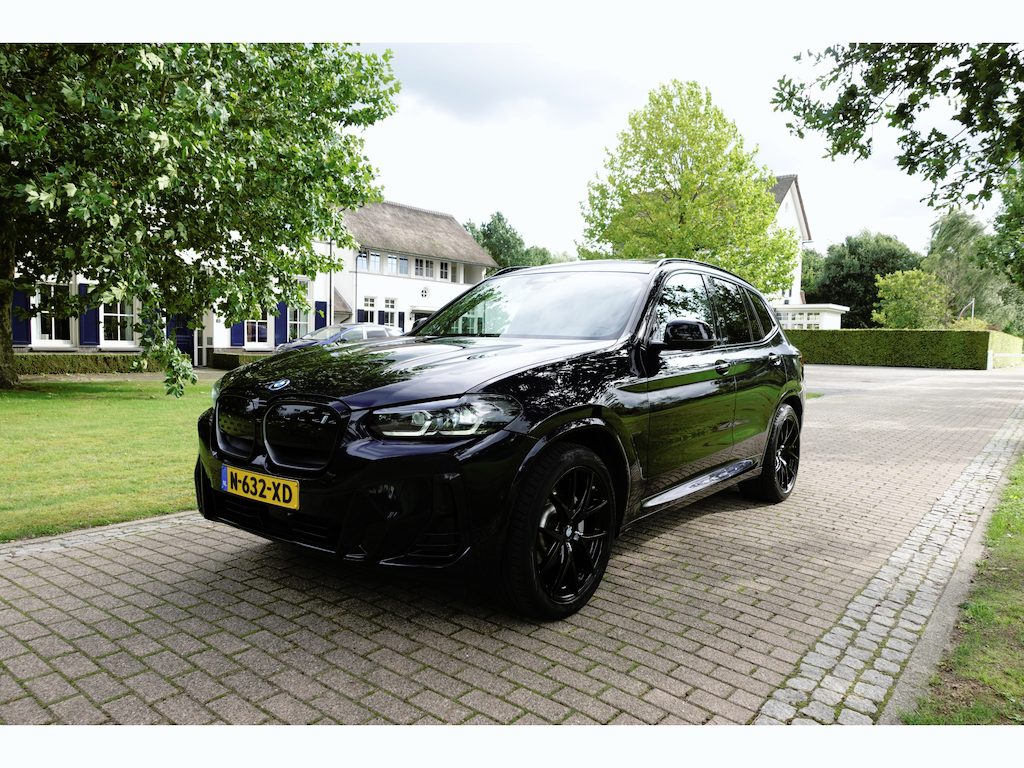 BMW iX3 Executive 80 kWh | Elektr. Trekhaak | Camera | Panorama dak | Adaptieve Cruise | LED | Leder |