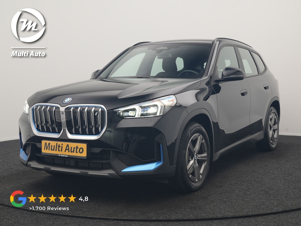 BMW iX1 xDrive30 67 kWh 313pk Dealer O.H. | Trekhaak Af Fabriek | Camera | Adaptief M Onderstel | Voorstoelen Verwarmd | Blis | Keyless | Apple Carplay | Adaptive LED | Sfeerverlichting | Widescreen Navi | DAB |