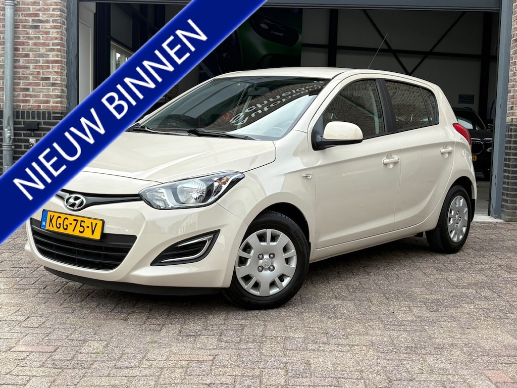 Hyundai i20 1.4i i-Motion Automaat Airco Lage KM