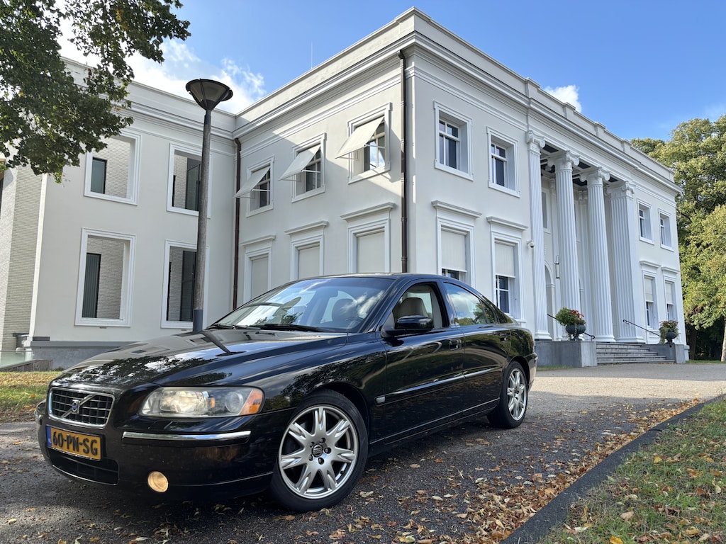 Volvo S60 2.5T SUMMUM, LEDER, NAVIGATIE