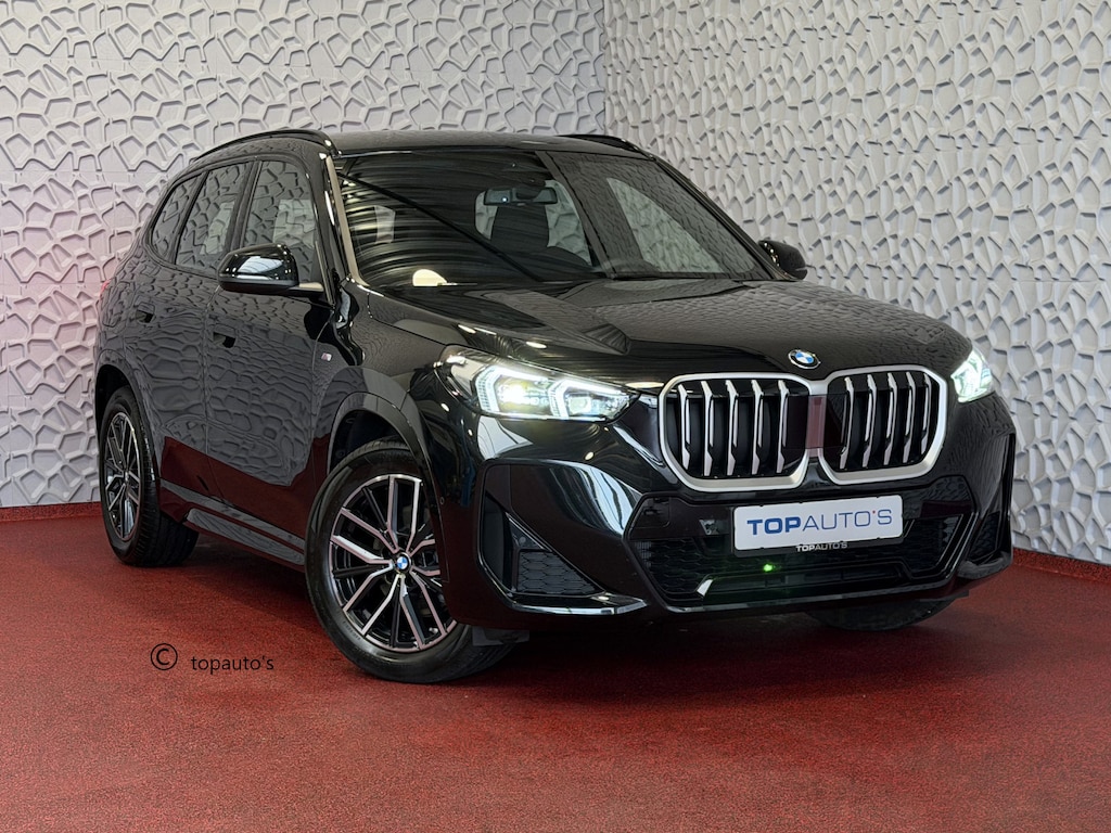 BMW X1 SDRIVE M-SPORT BENZINE SHADOW LINE NAVI LED ELEK.KLEP CRUISE LEER/ALCANTARA CAMERA M-SPORT INTERIEUR / EXTERIEUR ✅ Top Auto's. Al 30 Jaar uw Bmw Specialist in , BMW M / M Sport / PHEV / HEV / Hybrid / Mhev / 25e / 30e / xDrive25e // xDrive30e / sDrive18i / sDrive20i / sDrive23i ✅