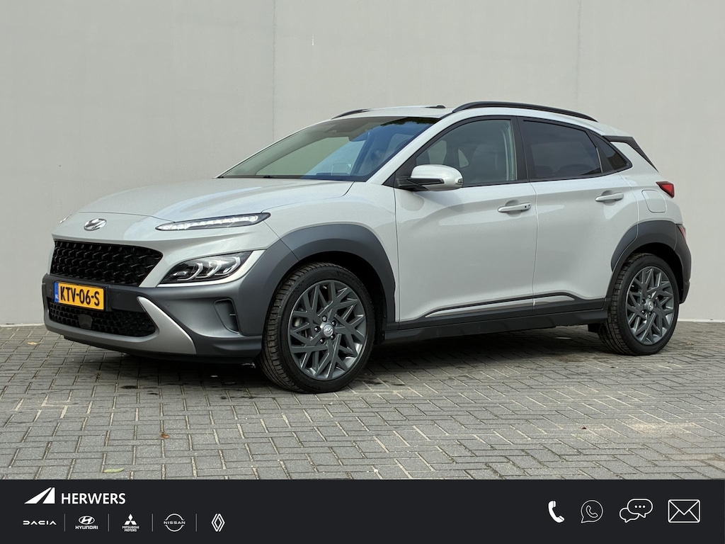 Hyundai Kona 1.6 GDI HEV Premium Sky / Fabrieksgarantie t/m 07-2027 / Schuif/open dak / Stoelverwarming / Lederen bekleding / Achteruitrijcamera / Apple CarPlay/Android Auto / Navigatiesysteem /
