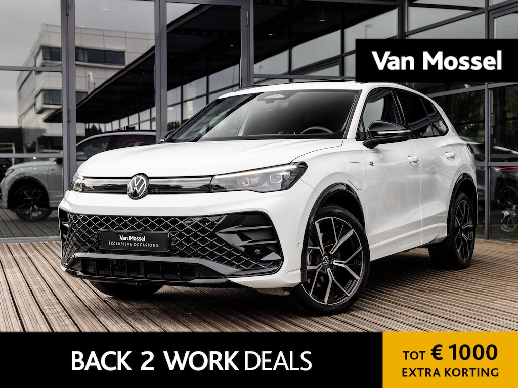 Volkswagen Tiguan 1.5 eHybrid R-Line Edition | PANORAMA/SCHUIF-KANTELDAK | ADAPTIVE CRUISE CONTROL. | ACHTERUITRIJCAMERA | 20 INCH | BLACK STYLE | APPLE CARPLAY | STOELVERWARMING | STUURVERWARMING | SFEERVERLICHTING |
