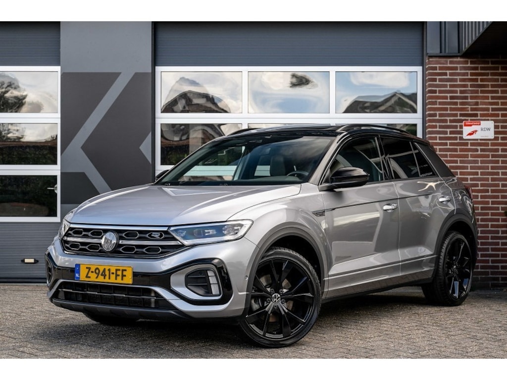 Volkswagen T-Roc 1.5 TSI R-Line | Panorama | IQ Drive ACC | Camera | IQ Light | 19' Inch |Black Style | Panorama | IQ Drive ACC | Camera | IQ Light | 19' Inch |