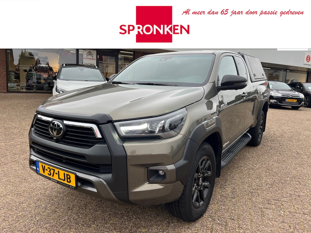 Toyota Hilux 2.8 D-4D Xtra Cab Invincible Navi-Camera-Keyless-Trekhaak