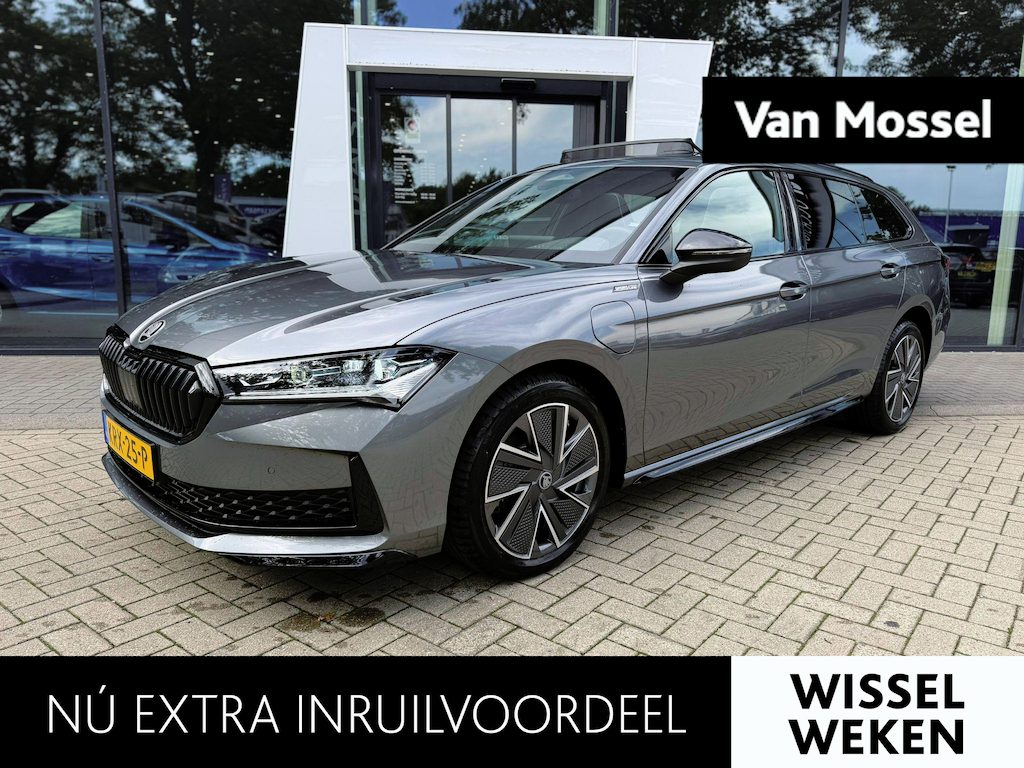 Skoda Superb Combi 1.5 TSI PHEV Sportline Business 204 pk | Automaat | LED | Trekhaak | Achteruitrijcamera | Climate Control | Navigatie | Adaptive Cruise Control | Parkeersensoren | Privacy Glass | Stoelverwarming | Lichtmetalen velgen |