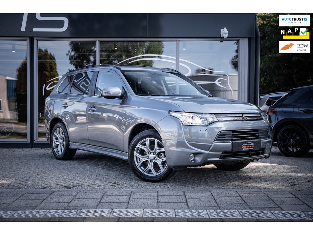 Mitsubishi Outlander 2.0 PHEV Instyle|Trekhaak|Leder|Schuif/Kantel|Sport pakket|18''