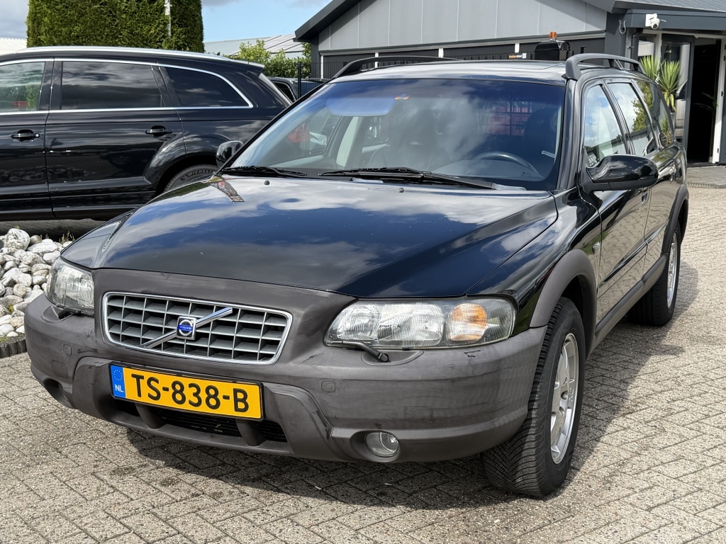 Volvo V70 Cross Country XC70 2.4 Turbo 200PK Zwart Automaat 244.000 KM