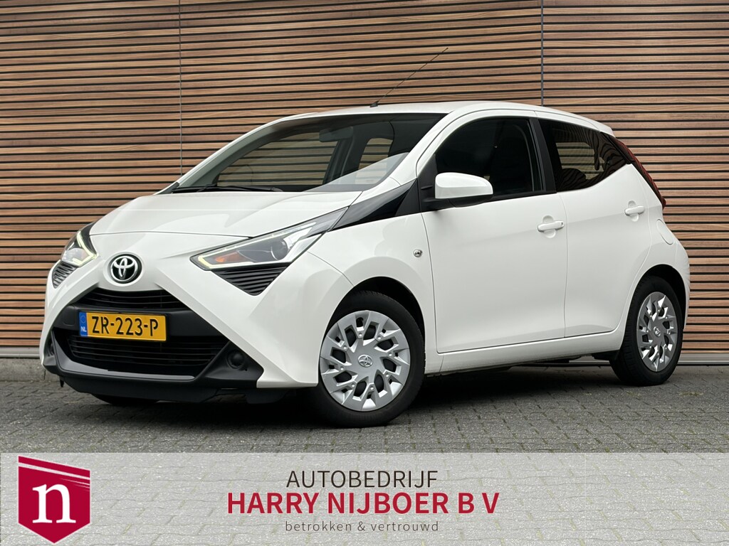 Toyota Aygo 1.0 VVT-i x-play Camera / Navigatie / 5Drs