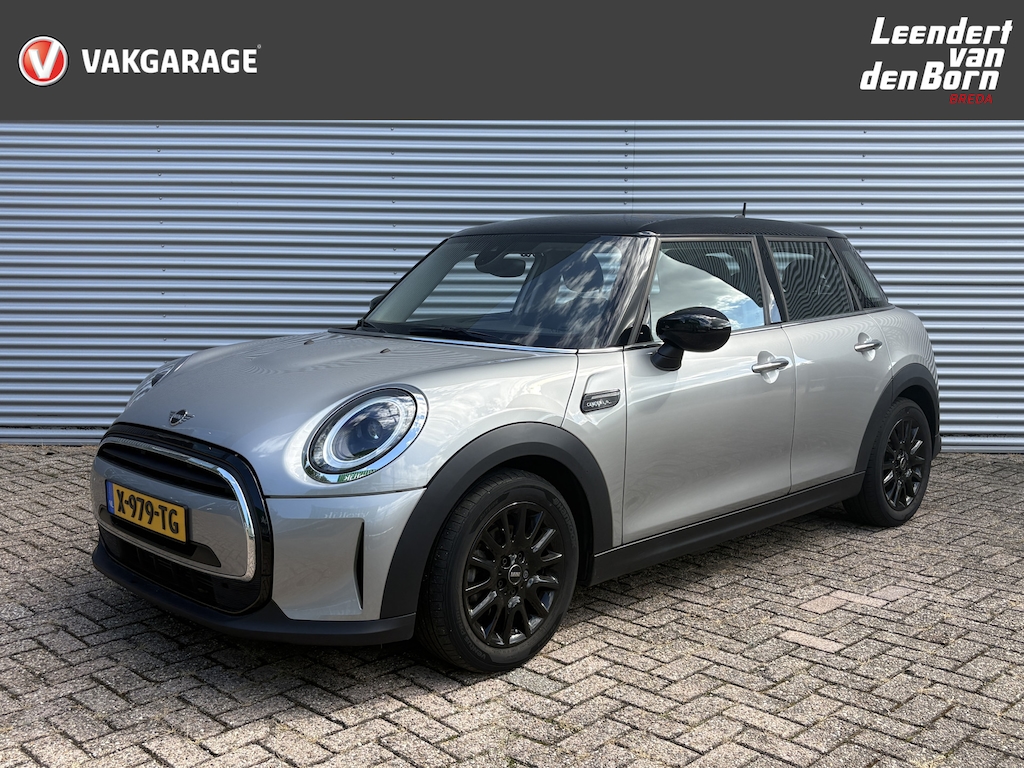 MINI Cooper 5-Deurs 1.5 Camden Edition | Navi | Sensoren | Cruise | DAB | Apple Carplay/Android Auto