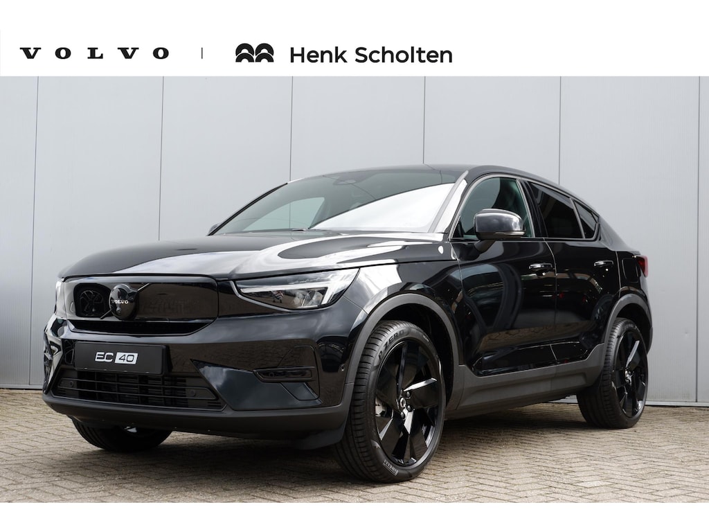 Volvo EC40 Single Motor Ext. Range 82 kWh Ultra Europa Black Edition | 20" Lichtmetalen velgen Black | Panoramadak | Microtech/Nubuck Stoelen| Verwarmbare voorstoelen+stuurwiel | Achterbank Verwarmd | Elektrisch bedienbare voorstoelen | 360 graden camera | Premium Audio by Harman Kardon | Warmtepomp | Adaptieve Cruise Control | Extra Getint Glas Achter|