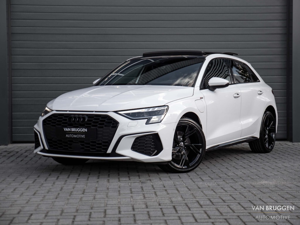 Audi A3 Sportback 40 TFSI e S-Line Pano RS-Stoelen Massage Sfeer BTW