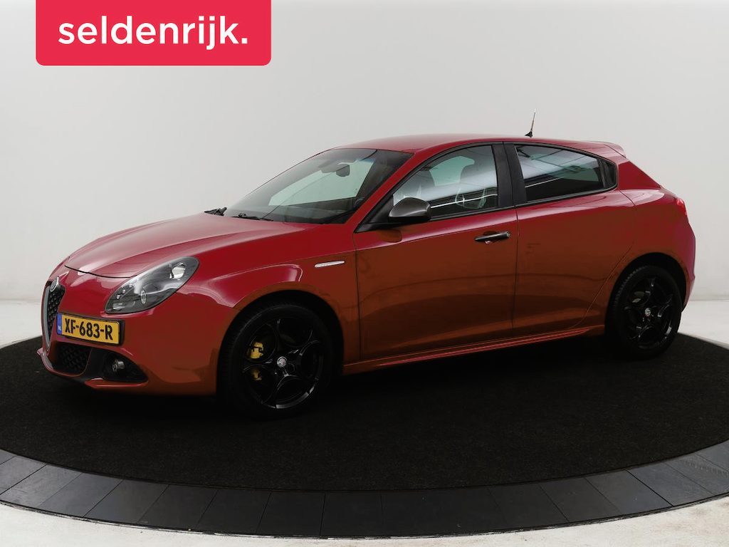 Alfa Romeo Giulietta 1.6 JTDm Super Veloce | Automaat | Stoelverwarming | Sportstoelen | PDC | Alcantara | Bluetooth | Climate control