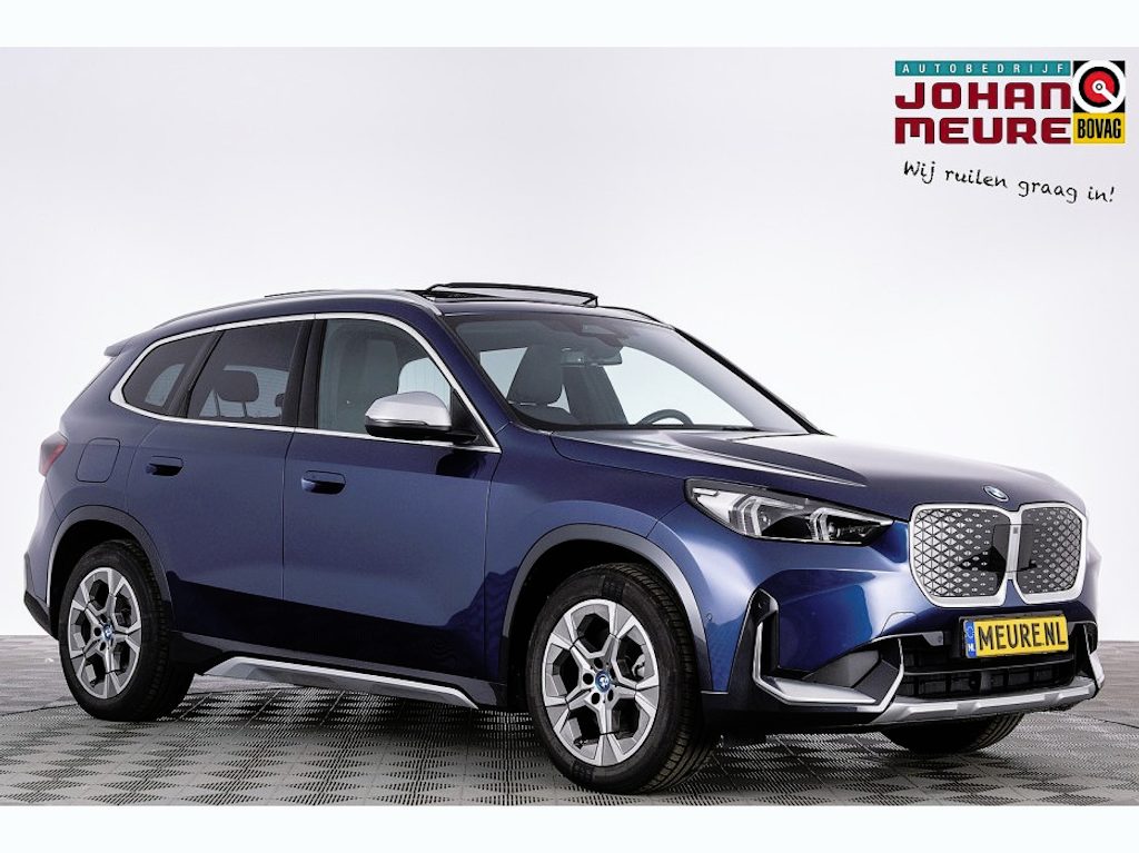 BMW iX1 xDrive30 67 kWh | PANORAMADAK | LEDER | SOH 99% | !