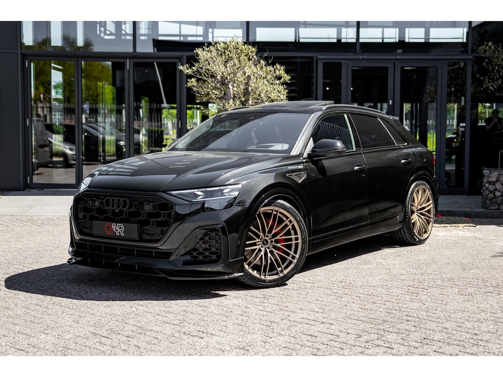 Audi Q8 60 TFSI e ABT Aero Competition | Audi Exclusive Pantherzwart | Advanced onderstel | Stoelventilatie + massagefunctie | Uitgebreid lederpakket | Carbon | Vierwielsturing | Head up | B&O | Servosluiting
