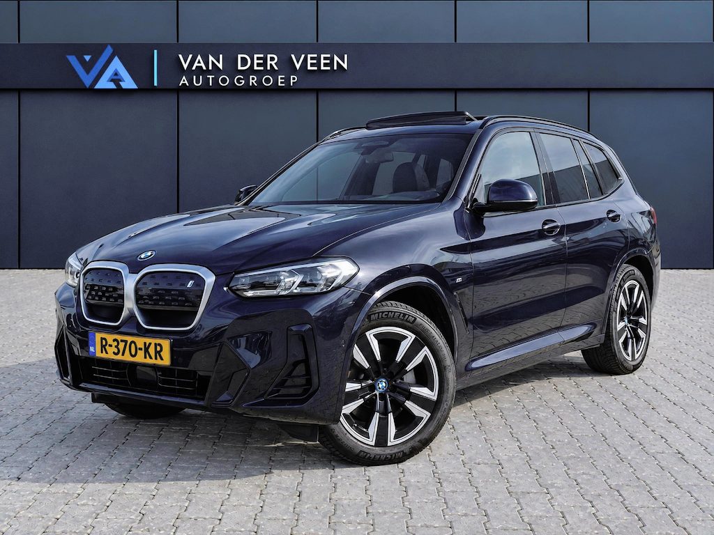 BMW iX3 Executive 80 kWh met Pano | Incl. 12 maanden garantie | SOH 100% | Adaptieve cruise | Elektrische stoelen met geheugen | Stoelverwarming | Navigatie | Rijstrook sensor | Schuif/Kantel dak | Apple Carplay/Android Auto | Parkeersensoren | Parkeer camera |