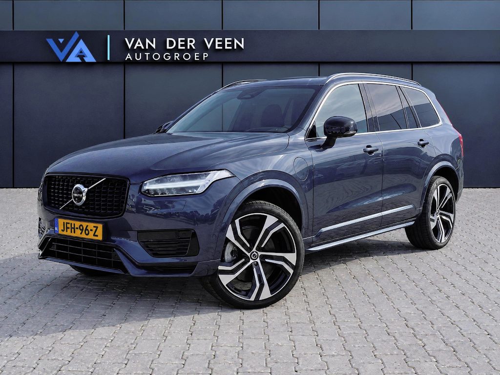 Volvo XC90 2.0 T8 Recharge AWD Ultra Dark | Incl. 12 maanden garantie | SOH 100% | 7 persoons | Panorama dak | Massage stoelen | Stoel & Stuur verwarming | Stoelventilatie | Memory seats | Stoelverwarming achter | 360° Camera | Elektrische kofferklep | Bower & Wilkins | Head-Up display | Keyless entry/start | Standkachel | Apple CarPlay/Android Auto |