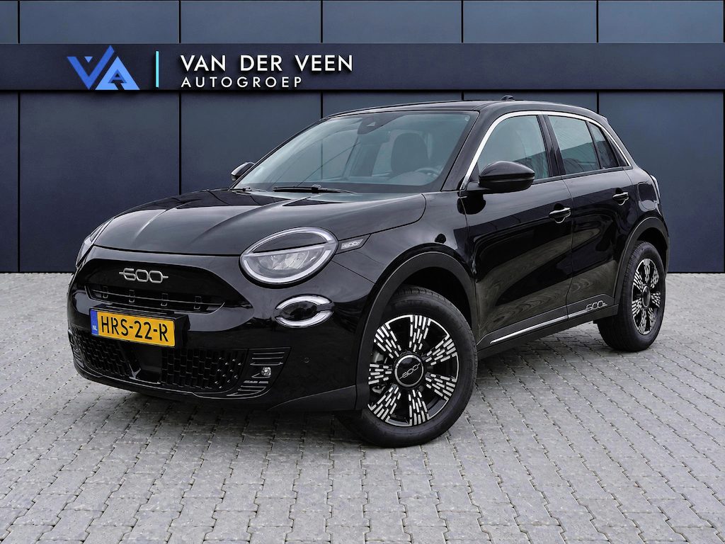 Fiat 600 1.2 Hybrid Urban l Incl. 12 maanden garantie l Stoelverwarming | Apple carplay/Android auto | Parkeercamera | DAB radio | Navigatie | Cruise control | Climate control |
