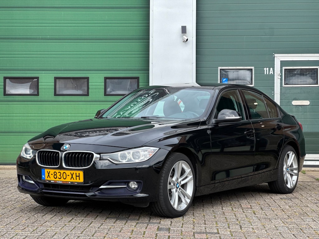 BMW 3-Serie 316i Sport Edition // Keyless // Navi // Automaat