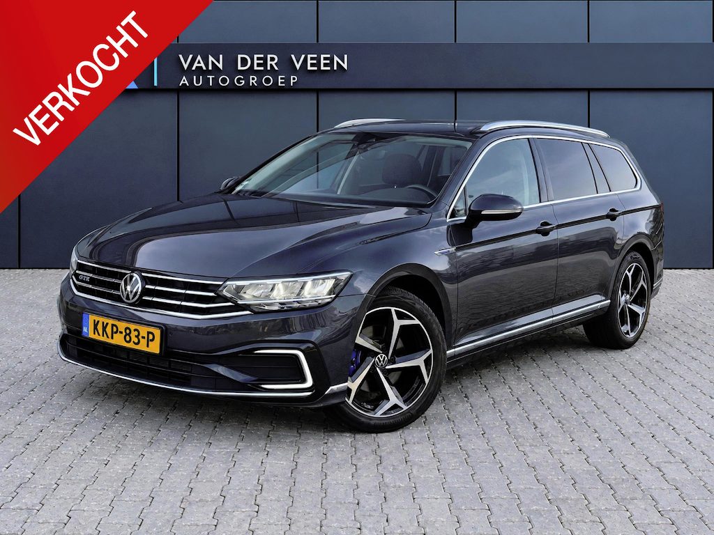 Volkswagen Passat Variant 1.4 TSI PHEV GTE Business | Incl. 12 maanden Garantie | SoH 100 % | Panorama dak | Stoelmassage | Adaptive cruise | Achteruitrijcamera | Keyless entry/start | Stoel/stuur verwarming | Elektrische kofferbakklep | Apple CarPlay/Android Auto | Climate controle | Navigatie | Standkachel | Lederen bekleding | Dodehoekdetectie |