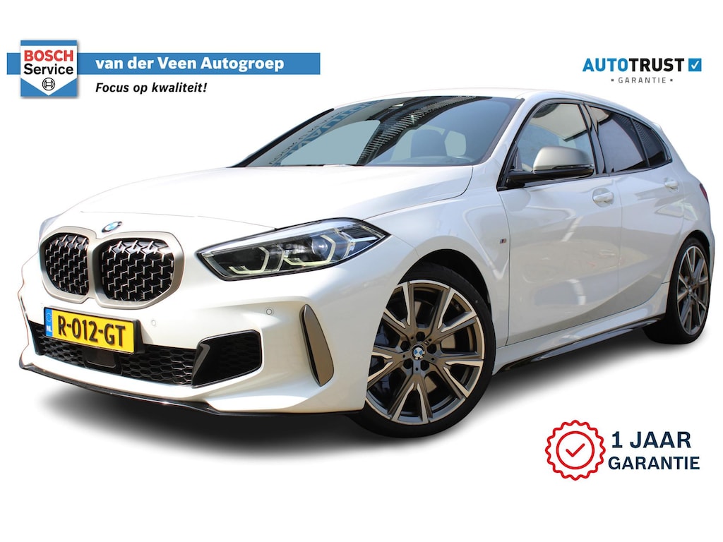 BMW 1-Serie M135i xDrive High Executive | Incl. 12 maanden Garantie | Akrapovič uitlaatsysteem | Dealer onderhouden | Stoelverwarming | Cruise controle | Apple CarPlay/Android Auto | Keyless start | Schakelflippers | Climate controle | Navigatie | Parkeersensoren V+A | Half lederen bekleding |