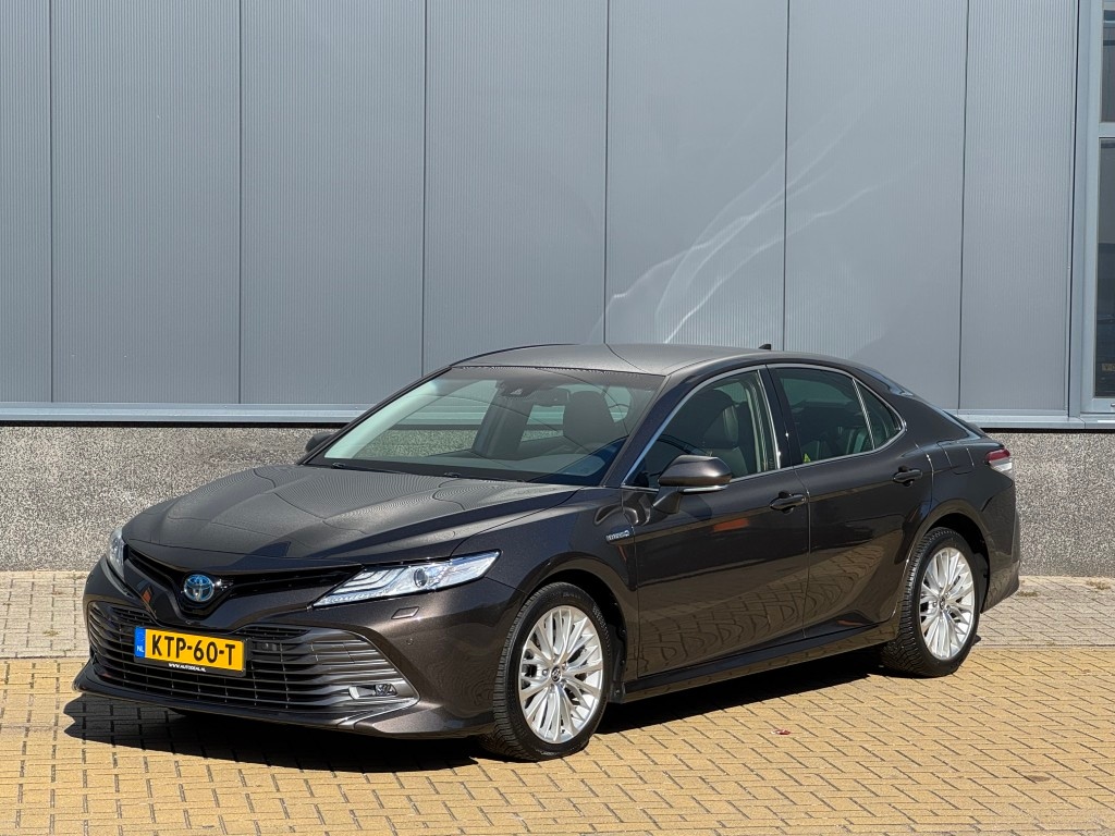 Toyota Camry 2.5 Hybrid Business Intro Leer