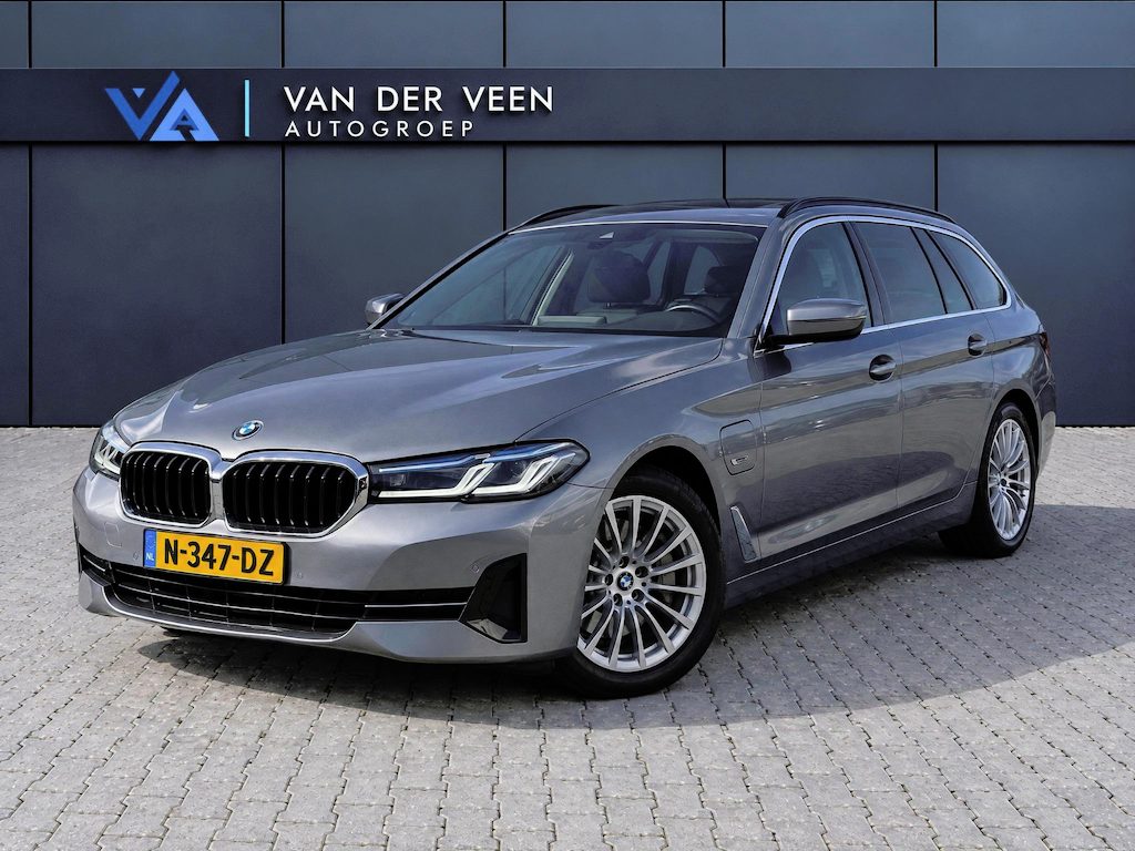 BMW 5-Serie Touring 530e Business Edition Plus | Incl. 12 maanden garantie | Cruise control | Climate control | Stoelverwarming | Memory seats | Luxe lederen zetels | Apple carplay/Android auto |
