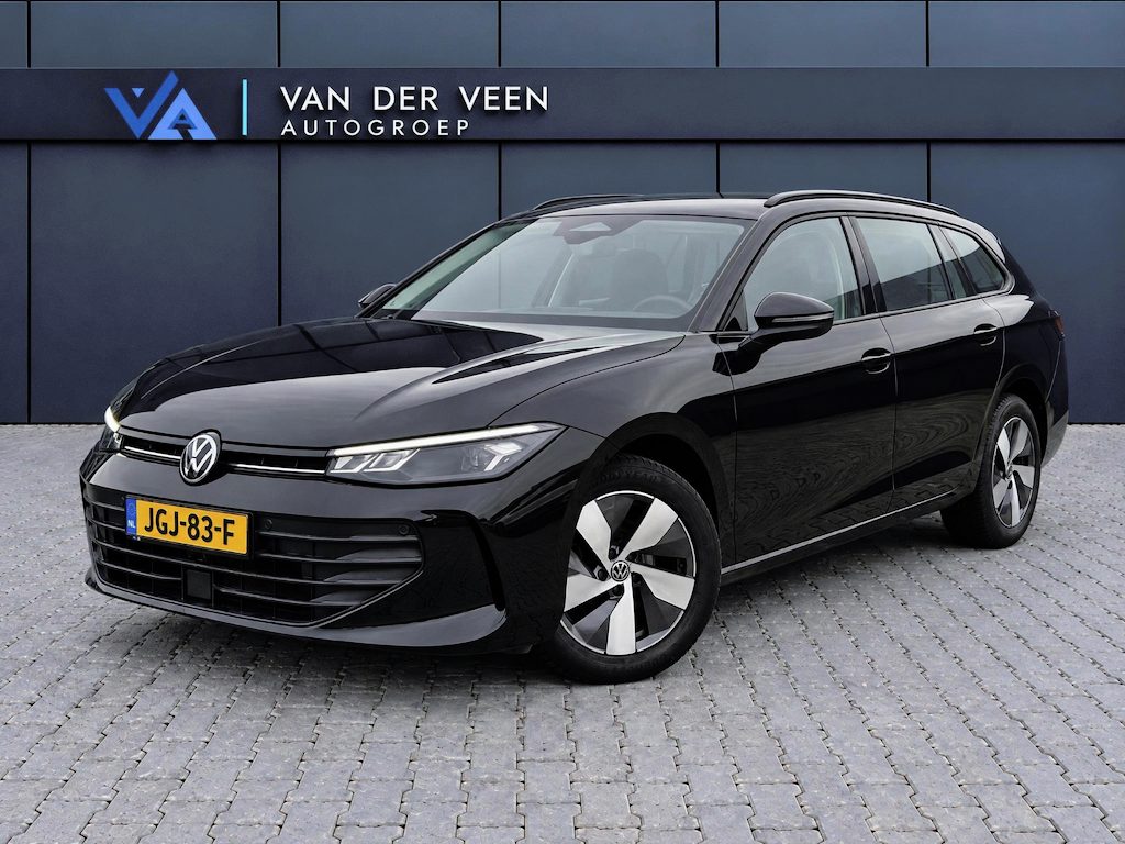 Volkswagen Passat Variant 1.5 eTSI 150 pk | Incl. 12 maanden Garantie | Stoel/stuur verwarming | Achteruitrijcamera | Adaptive cruise controle | Dodehoekdetectie | Parkeersensoren V+A | Navigatie | Apple CarPlay/Android Auto | Draadloze telefoonlader | Climate controle | Lane assist | Keyless start | LED Koplampen | 17 Inch LMV | Schakelmogelijkheid aan stuurwiel |