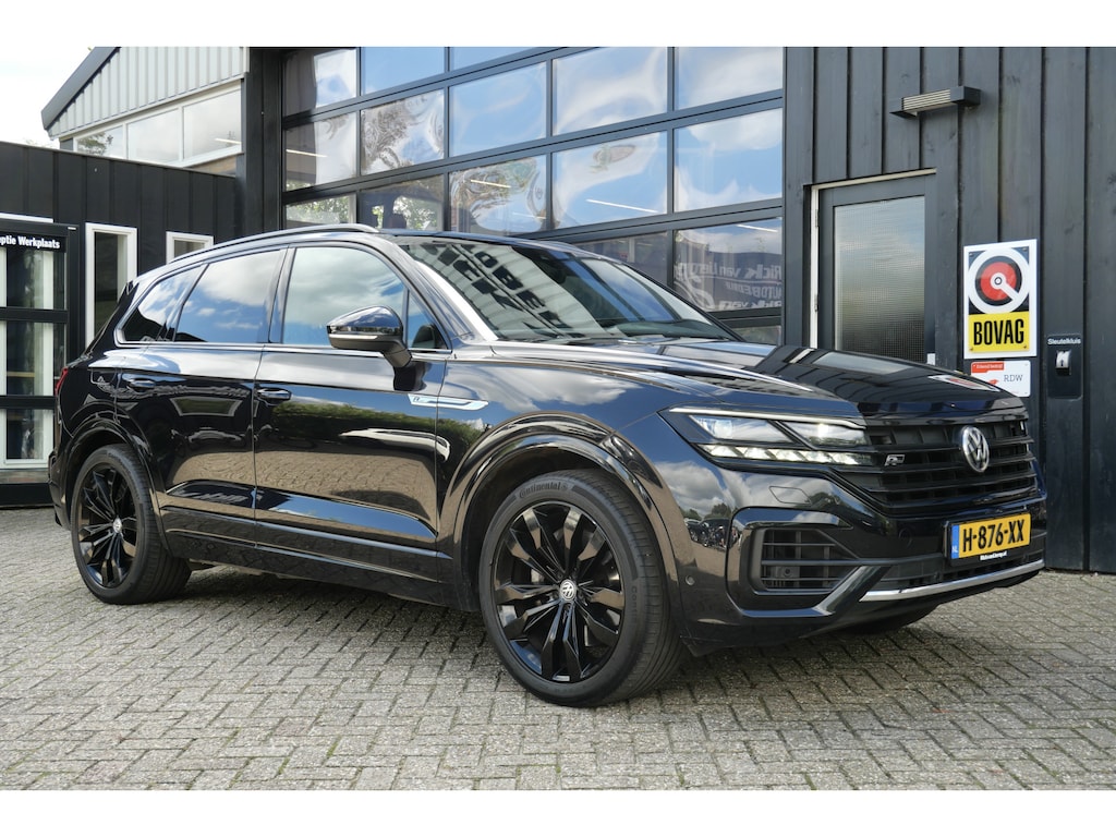 Volkswagen Touareg 3.0 TSI R-Line 340 PK | Pano | Luchtvering | Trekhaak | Carplay | Leder | Memory | 21''