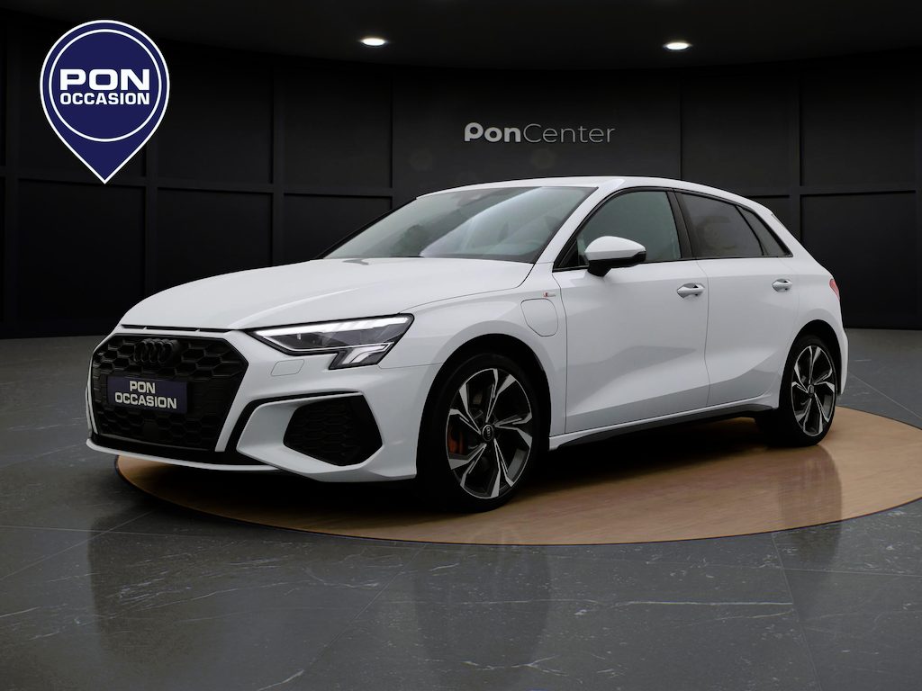 Audi A3 Sportback 45 TFSI e S edition | Zwart Optiek | Navigatie | 18" | Stoelverwarming | S-line |