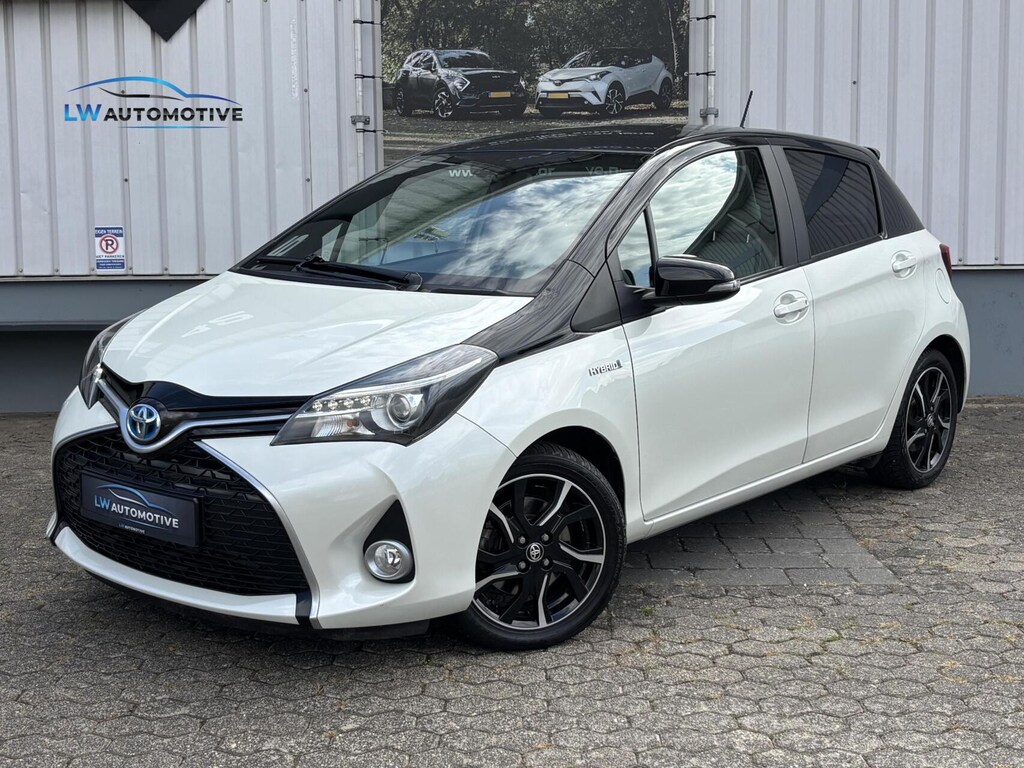 Toyota Yaris 1.5 Hybrid Dynamic Bi-Tone | Keyless | Trekhaak | Camera | Stoelverwarming