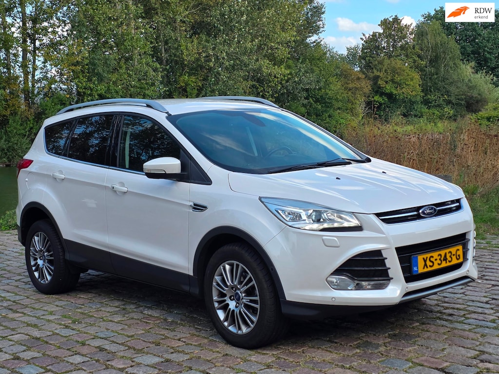 Ford Kuga 1.6 Titanium Plus Zeer netjes leerbekeleding stoelverwarming navigatie parkeer sensor trekhaak cruis control