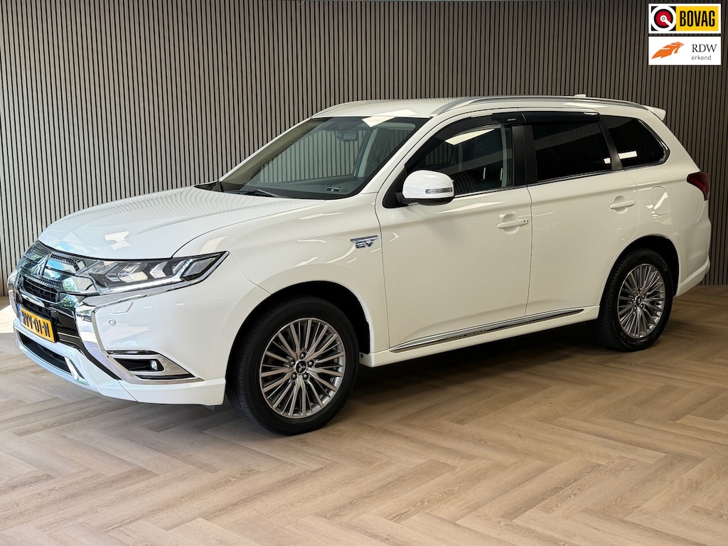 Mitsubishi Outlander 2.4 PHEV AUT. PLUG-IN CAMERA NAVIGATIE STOELVERWARMING PDC KEYLESS-GO CRUISE