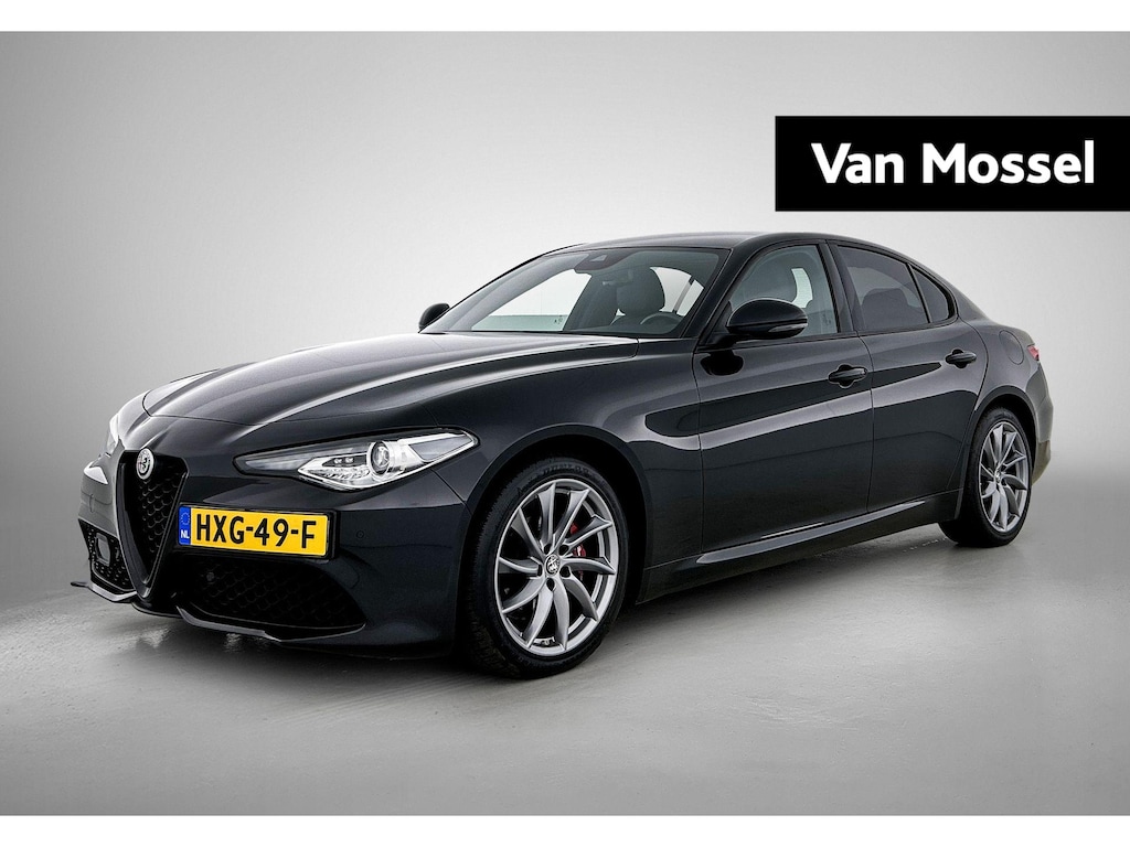 Alfa Romeo Giulia 2.0T 200pk Sprint | AUTOMAAT | ACHTERUITRIJCAMERA | APPLE CARPLAY - ANDROID AUTO | HALF LEDER | PARKEERSENSOREN | DAB RADIO | ADAPTIVE CRUISE CONTROL | BI XENON |