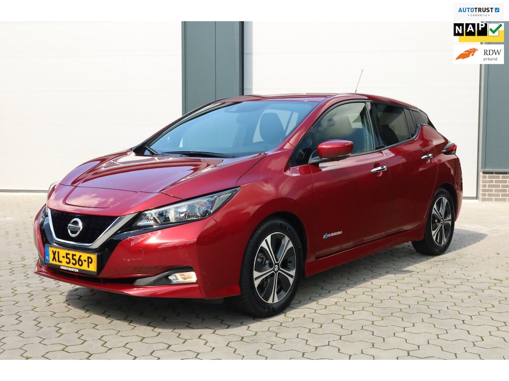 Nissan Leaf N-Connecta 40 kWh Trekhaak Navi 360 Stuurverwarming