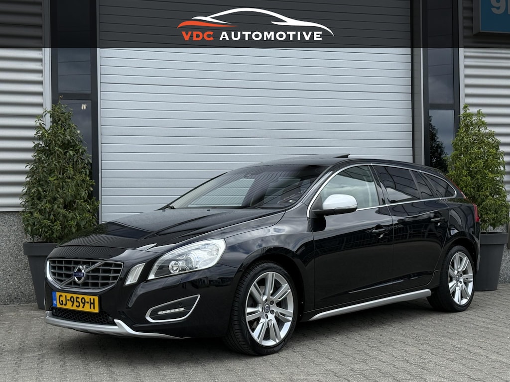 Volvo V60 1.6 T4 Kinetic Schuifdak | Trekhaak | Leder | Stoelverwarming | Memory | Xenon | Camera | Keurig Onderhouden