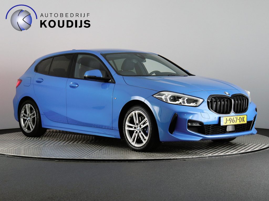 BMW 1-Serie 118i High Executive M-Sport (NL-Auto / Virtual Display / Cruise / Carplay / Sfeerverlichting / Navi)