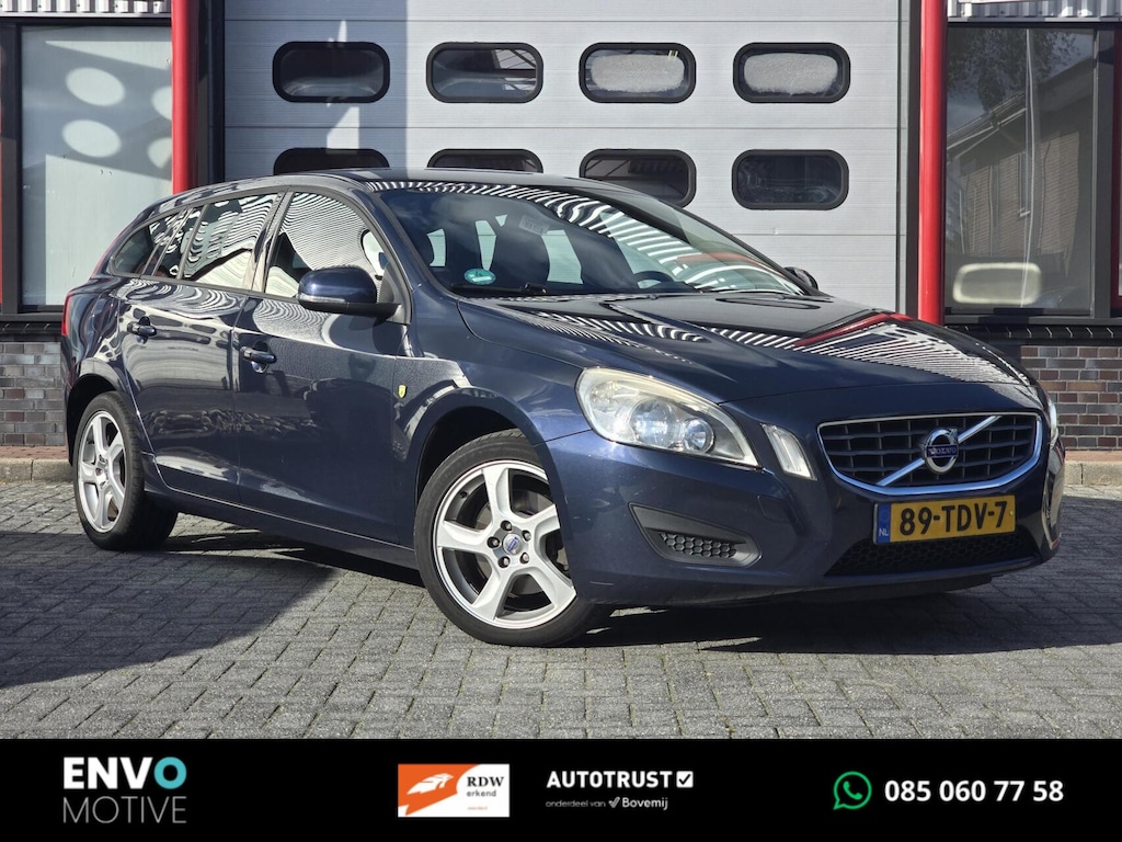 Volvo V60 1.6 T3 Ocean Race CarPlay/Leer/Clima/Cruise/LMV