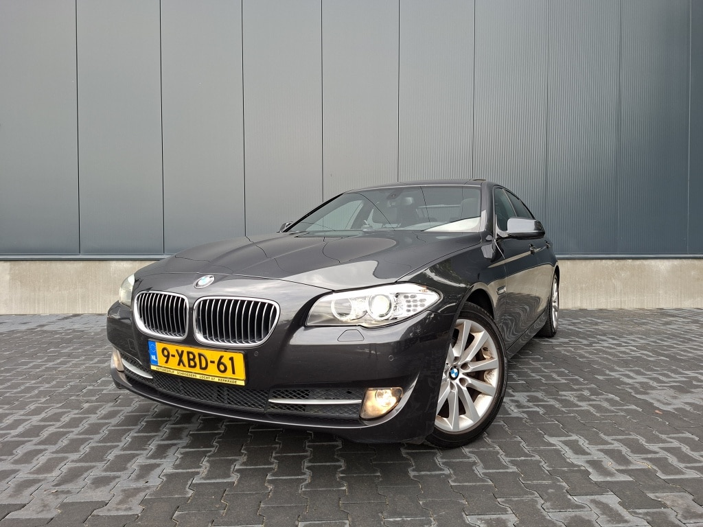 BMW 5-Serie 523i High Executive | 6 cilinder | Schuif/kanteldak | Trekhaak | Lederen bekleding