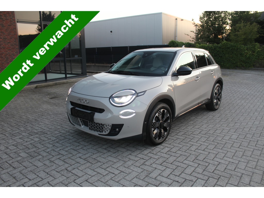 Fiat 600 600e La Prima 54 kWh 9500 KM !! Clima-Cruise-Navi-Leder-Massage