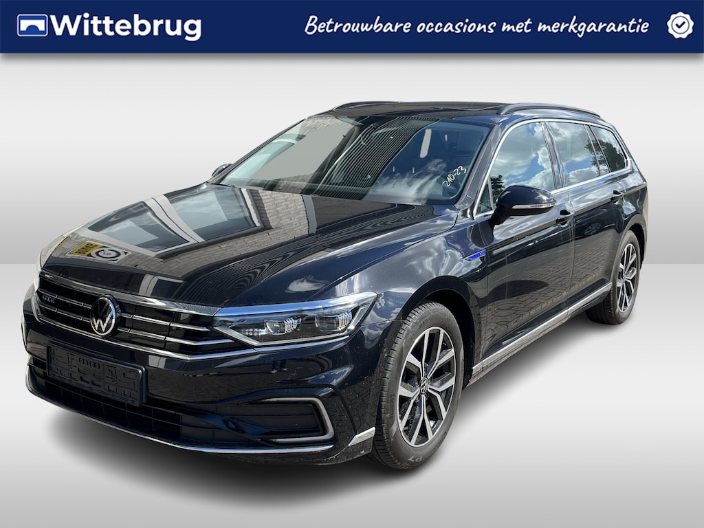 Volkswagen Passat Variant 1.4 TSI PHEV GTE Business / AUTOMAAT/ TREKHAAK/ PANO/ 360 CAMERA/ 218 PK/ IQ. LIGHT/ ERGO COMFORT/ STOELVERWARM. & MASSAGE/ KEYLESS/ DIGITAL DASHBOARD/ PARK. ASSIST/ APP CONNECT/ ADAPT. CRUISE/ NAVI/ CLIMA/ DAB