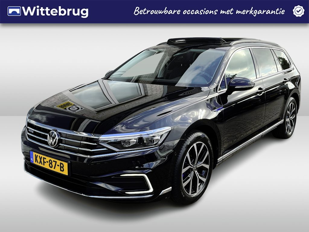 Volkswagen Passat Variant 1.4 TSI PHEV GTE Business / AUTOMAAT/ TREKHAAK/ PANO/ 360 CAMERA/ 218 PK/ IQ. LIGHT/ ERGO COMFORT/ STOELVERWARM. & MASSAGE/ KEYLESS/ DIGITAL DASHBOARD/ PARK. ASSIST/ APP CONNECT/ ADAPT. CRUISE/ NAVI/ CLIMA/ DAB