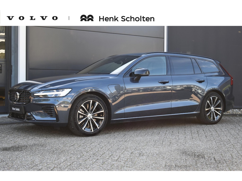 Volvo V60 T8 Plug-in hybrid AWD Plus Dark | Panoramadak | Trekhaak | Verwarmbare voorstoelen, achterbank en stuurwiel | Head-up display | 360 graden camera | Premium audio by Harman Kardon |