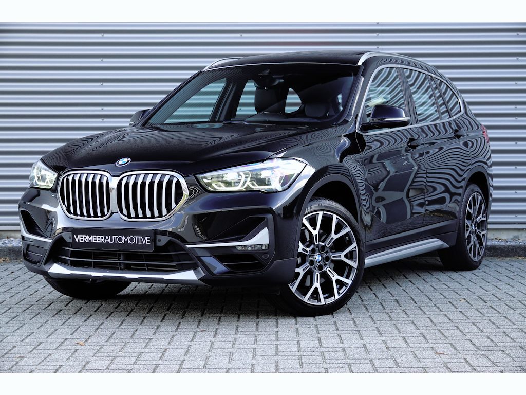 BMW X1 sDrive20i Orange Edition | Panoramadak | Head-up | Camera | DAB |