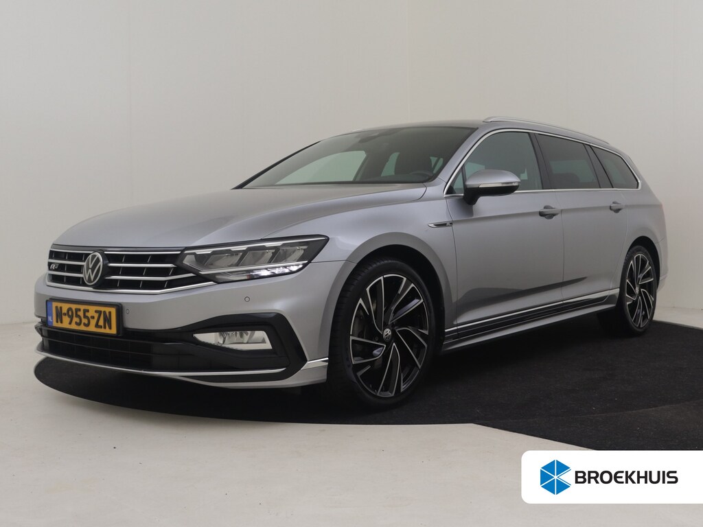 Volkswagen Passat Variant 1.5 TSI R-Line Business +150PK DSG/AUTO | Trekhaak afneembaar | Camera | Navigatie | App connect | verwarmde stoelen met massage | DAB | LED | 19"LMV