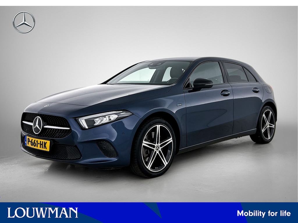 Mercedes-Benz A-klasse 250 e Business Solution AMG Limited | AMG-Line exterieur | Achteruitrijcamera | Sfeerverlichting | Stoelverwarming |Trekhaak | NIghtpakket | 24 Maanden Mercedes-Benz Certified Garantie