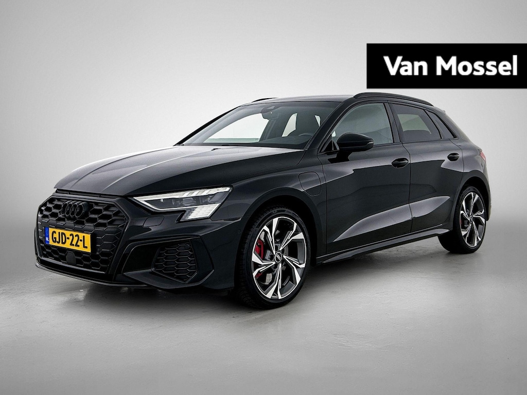 Audi A3 Sportback 45 TFSI e S edition Competition 245 PK | S-line | Automaat | Navigatie | Camera | Adaptive cruise control | Climate Control | Stoelverwarming | Lichtmetalen velgen |