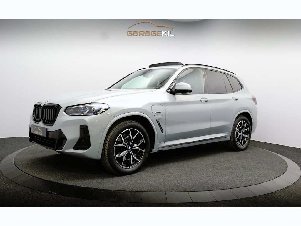 BMW X3 xDrive30e High Executive M sport / 1e Eig / Dealeronderh / Pano / Stoel/stuur verwarming / Camera / Full map / Carplay / Hifi / Lederen bekleding /