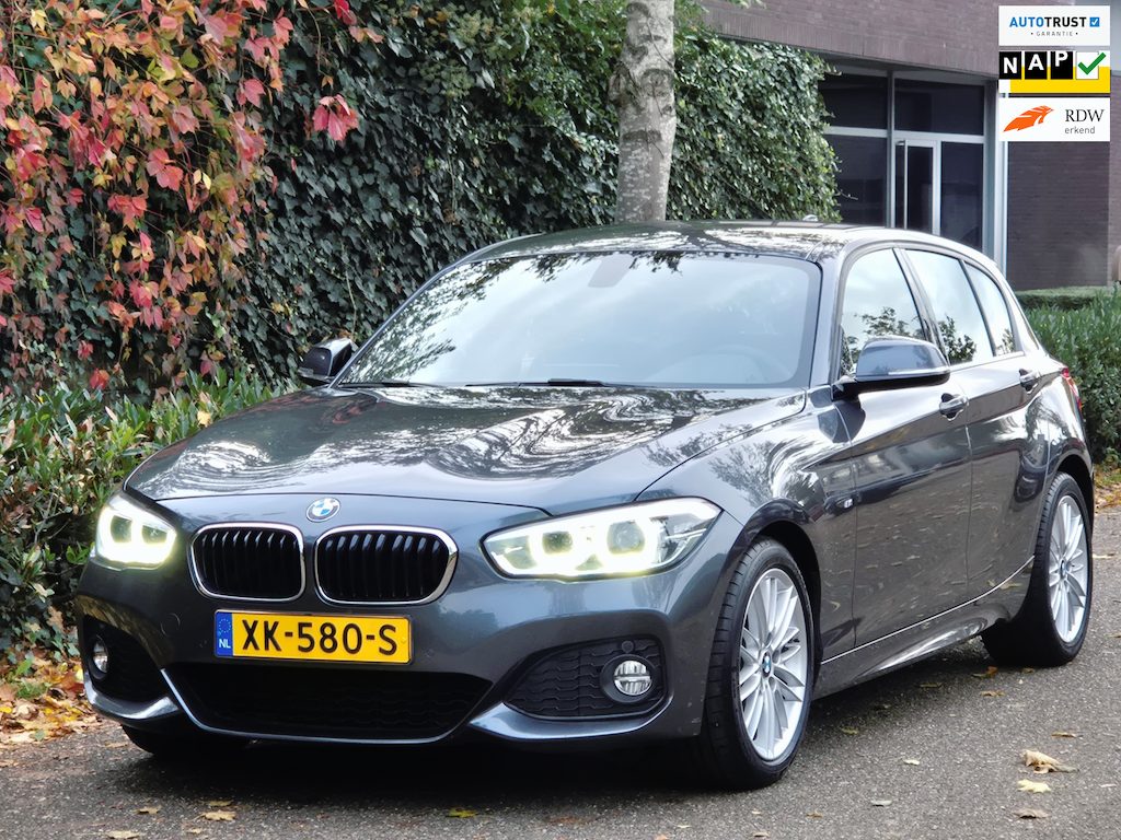 BMW 1-Serie 120i High Executive M Sport Apple CarPlay Trekhaak LED NAP Dealer onderhouden RIJKLAAR 184pk