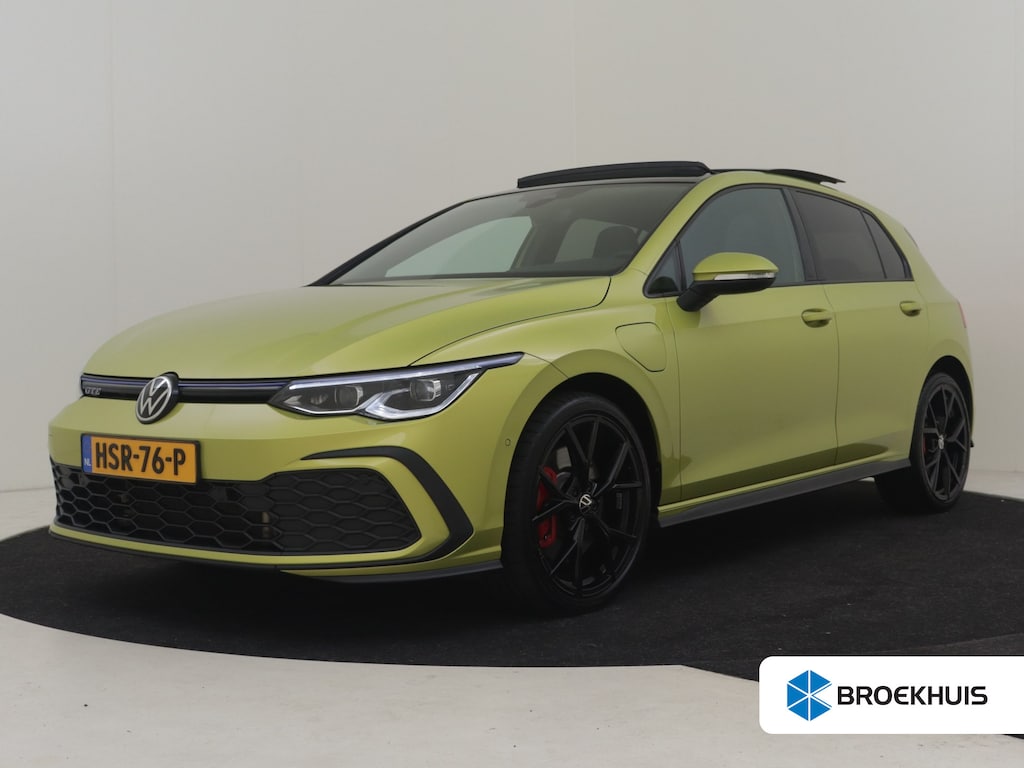 Volkswagen Golf 1.4 eHybrid GTE l Pano Dak l Matrix IQ Light l Keyless Entry l Dodehoek detectie | Stoel en Stuurverwarming l Adaptive Cr Control l Camera l DAB | Navi | 19" LMV
